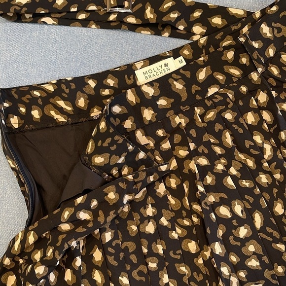 Molly Bracken M black/cream and tan lined pleated midi skirt with matching belt - Picture 6 of 10